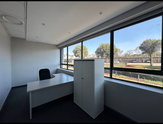133M² OFFICE TO LET IN IRENE